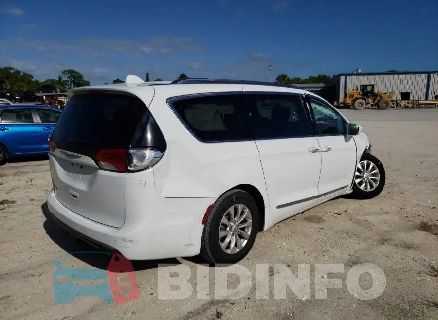 2C4RC1BG7JR185864 Photo# 4