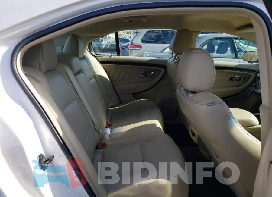1FAHP2F82FG103126 Photo# 10