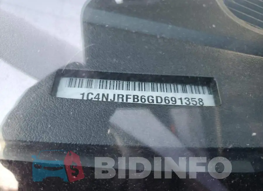1C4NJRFB6GD691358 Photo# 13