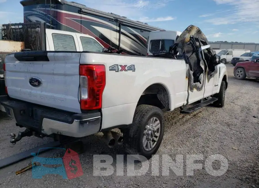 1FT7W2BT2JEB37235 Photo# 3