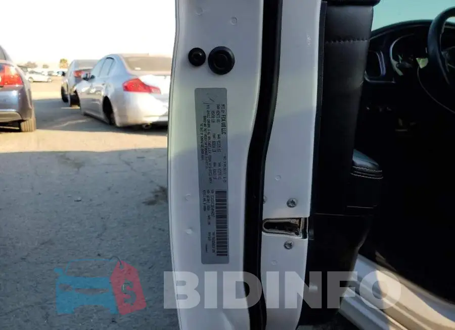 2C3CDXEJ8FH844257 Photo# 12