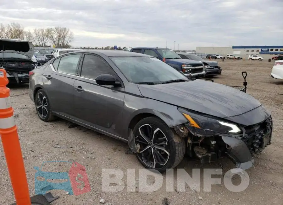 1N4BL4CV2PN394375 Photo# 4