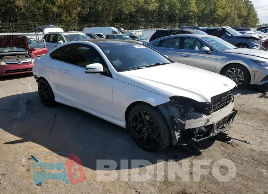 WDDGJ4HB1FG401250 Photo# 4
