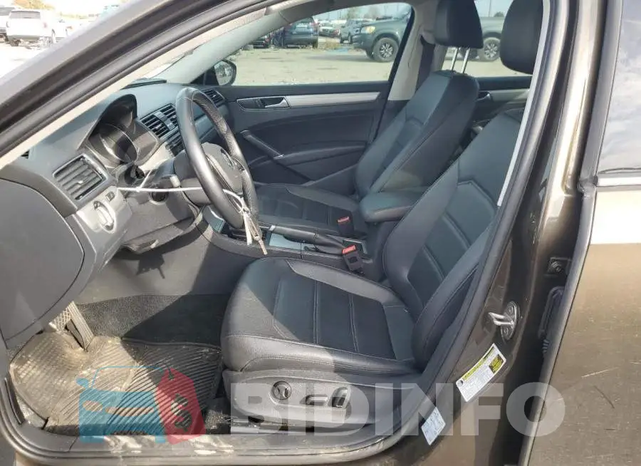 1VWLA7A31KC002351 Photo# 7