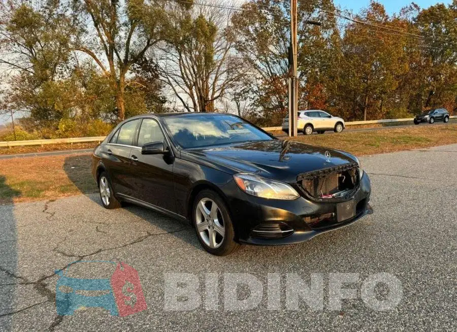 WDDHF8JB2FB084471 Photo# 1
