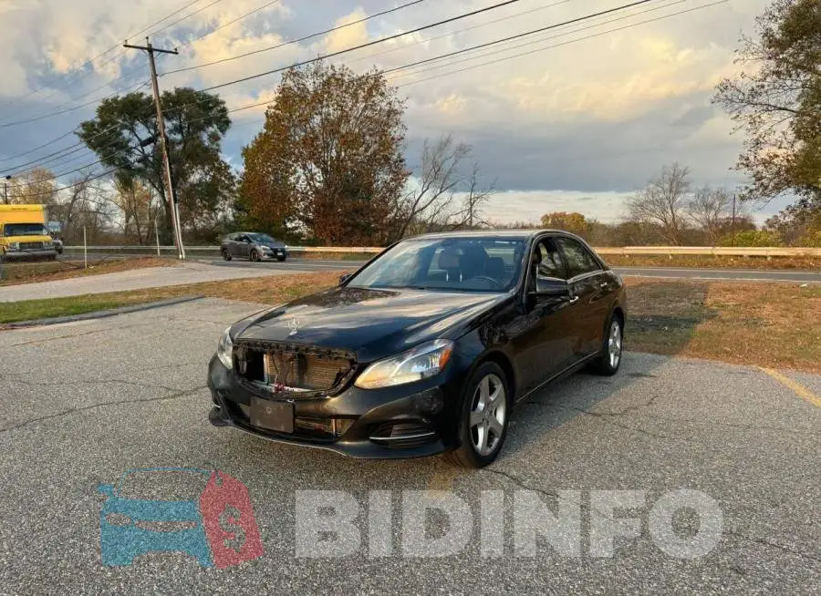 WDDHF8JB2FB084471 Photo# 2