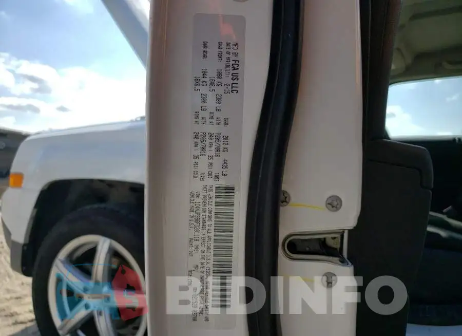 1C4NJPBB6FD281118 Photo# 13