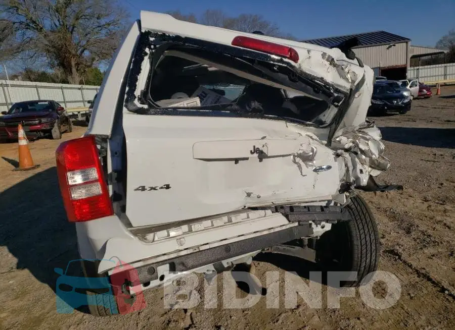 1C4NJRFB8GD807613 Photo# 6