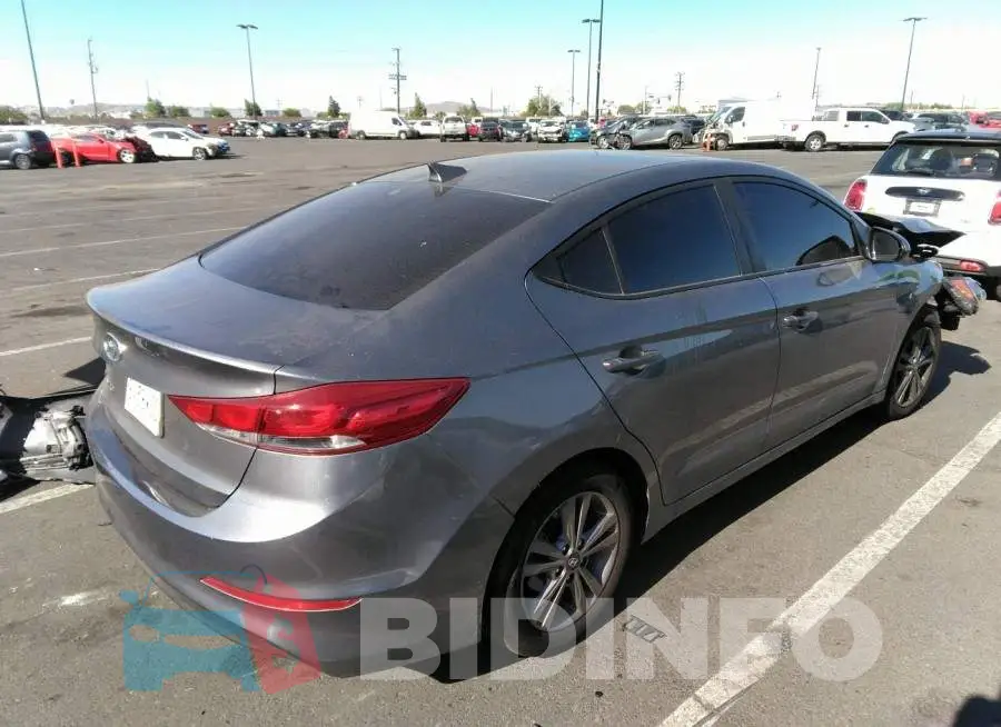 5NPD84LF0JH258346 Photo# 4