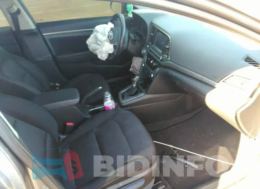 5NPD84LF0JH258346 Photo# 5
