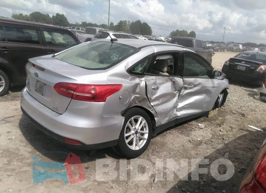 1FADP3F26GL401820 Photo# 4