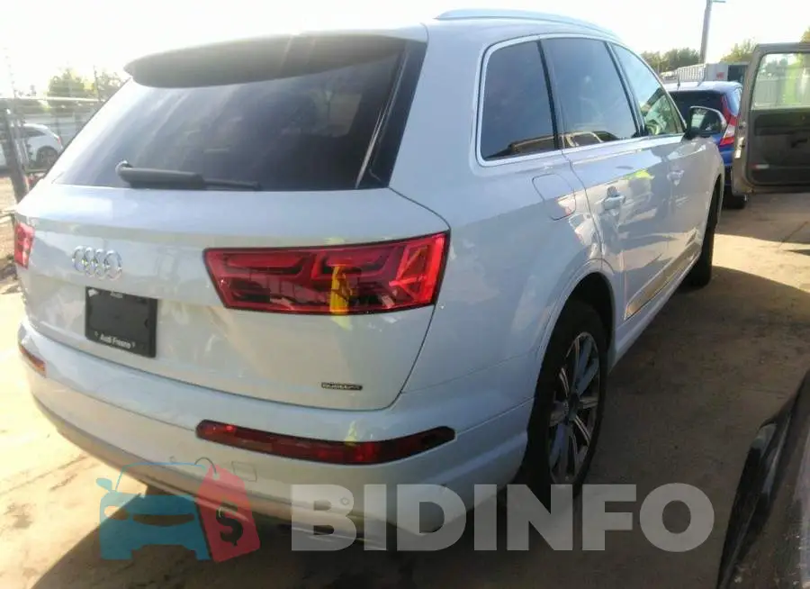 WA1LAAF75KD031691 Photo# 4