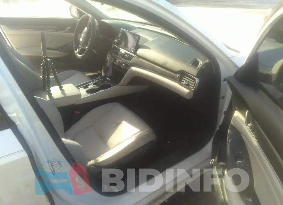 1HGCV1F1XKA150698 Photo# 5