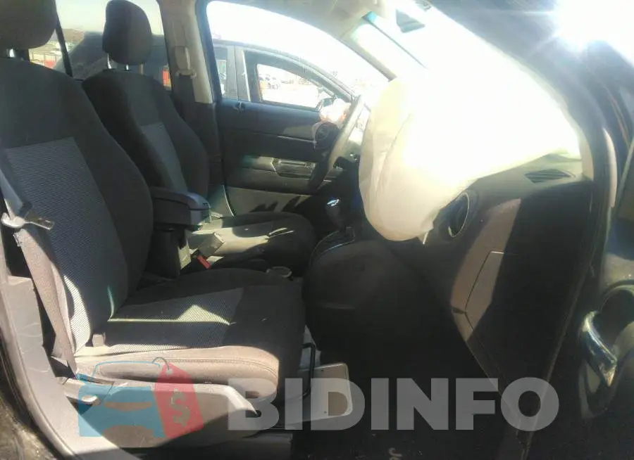 1C4NJCBAXGD743262 Photo# 5