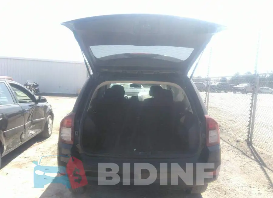1C4NJCBAXGD743262 Photo# 8