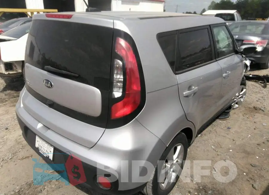 KNDJN2A24K7011675 Photo# 4