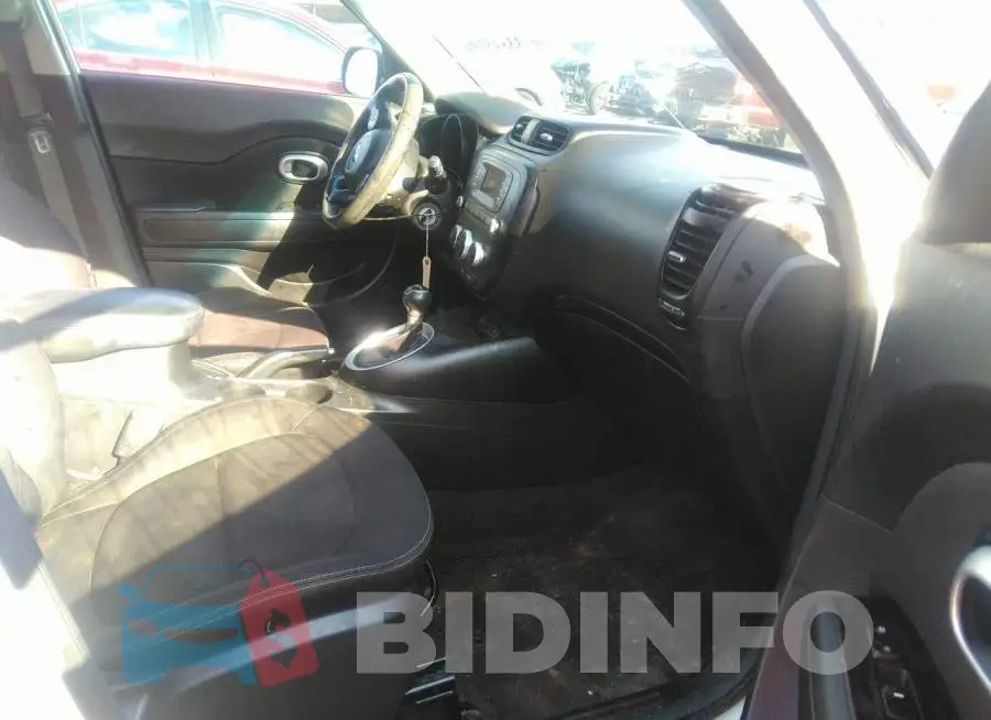 KNDJN2A26F7790129 Photo# 5
