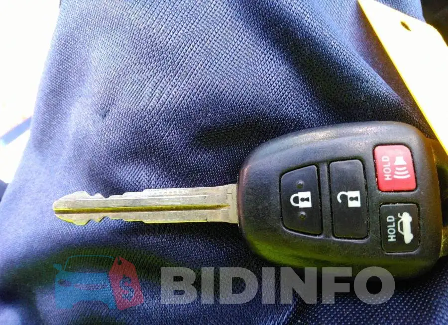 2T1BURHE1GC499568 Photo# 11