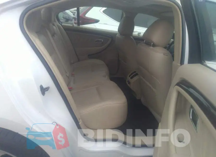 1FAHP2F85HG127374 Photo# 8