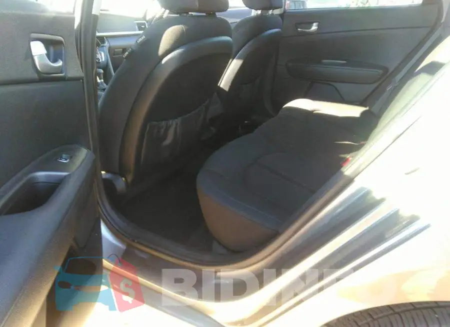 5XXGT4L18GG109056 Photo# 8
