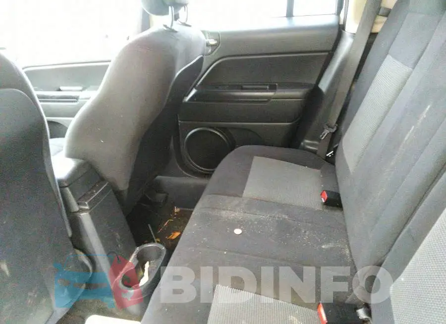 1C4NJPBA8GD747222 Photo# 8