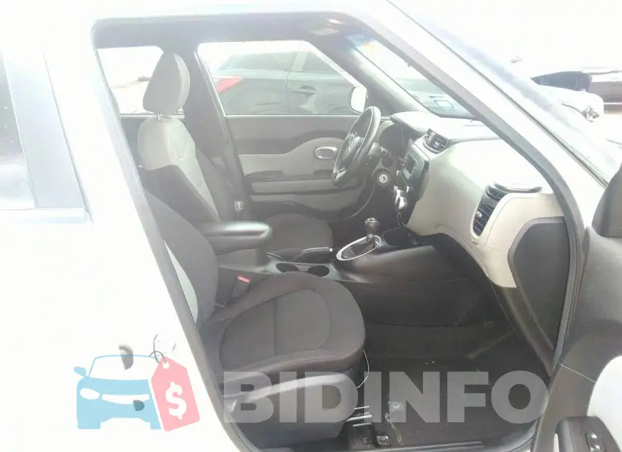 KNDJN2A2XF7121023 Photo# 5