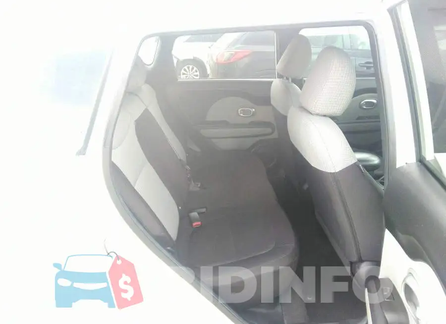 KNDJN2A2XF7121023 Photo# 8
