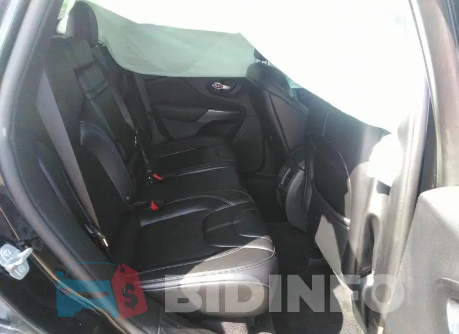 1C4PJLLB1KD184337 Photo# 8