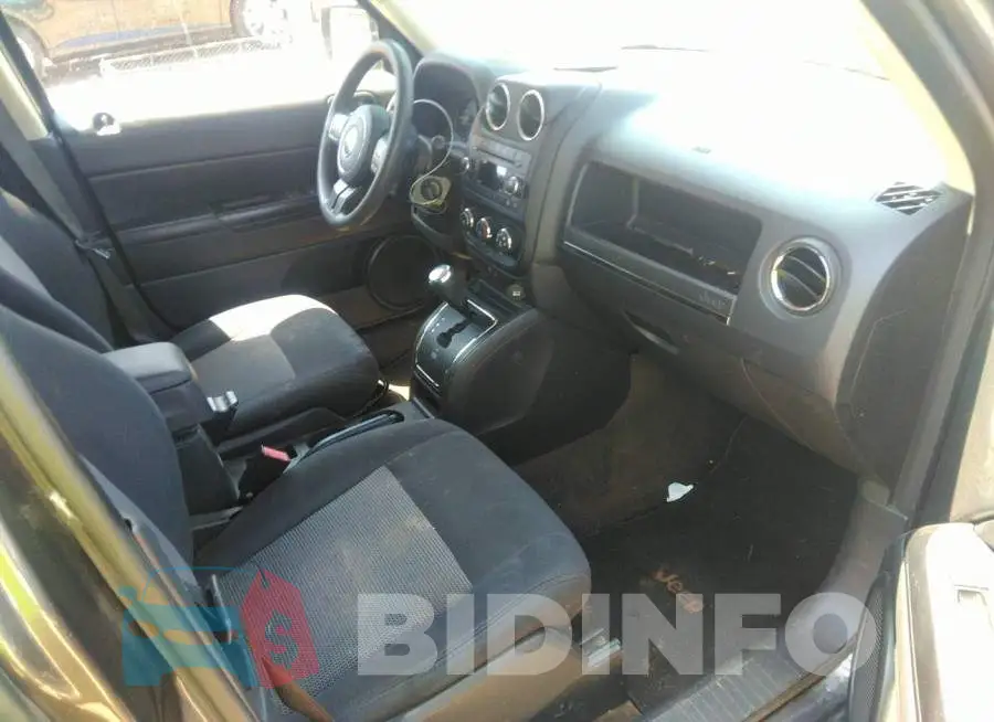 1C4NJPBB3GD699315 Photo# 5