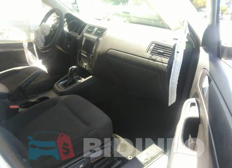 3VW267AJ7GM237970 Photo# 5