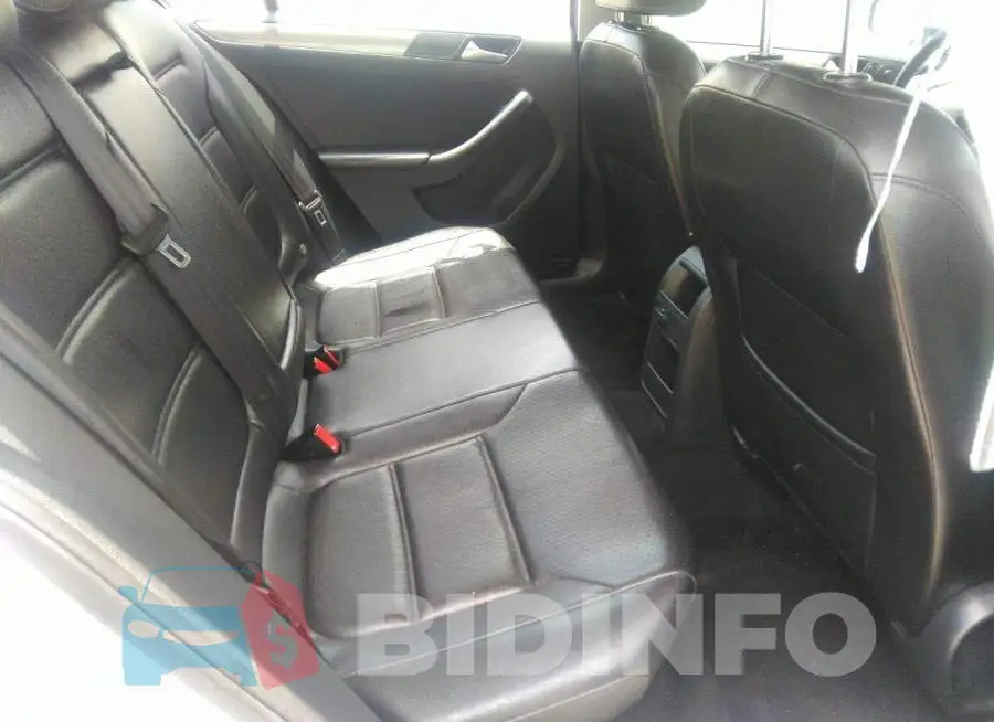 3VWDB7AJ7HM277388 Photo# 8
