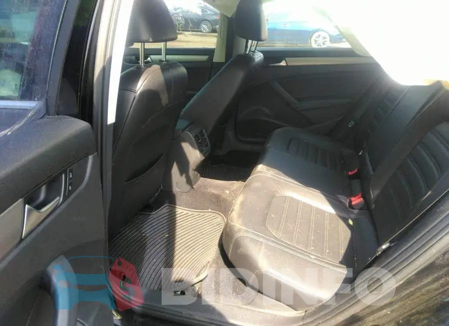 1VWBS7A3XFC003917 Photo# 8