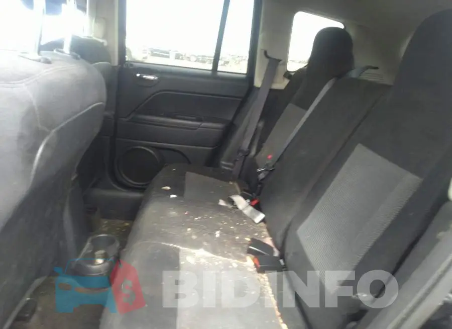 1C4NJCBA4GD753723 Photo# 8
