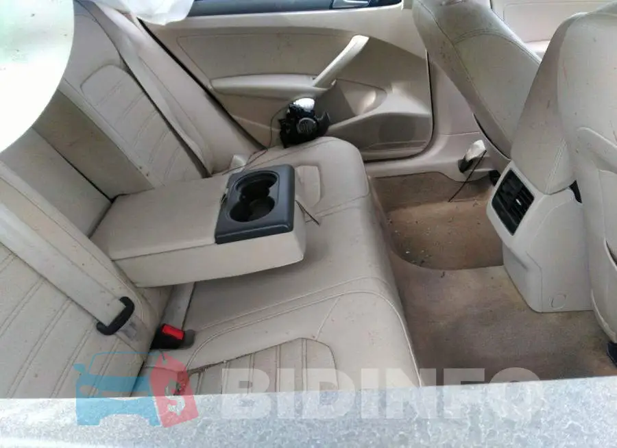1VWBS7A33FC118066 Photo# 8
