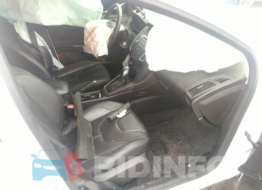 1FADP3K2XFL303832 Photo# 5