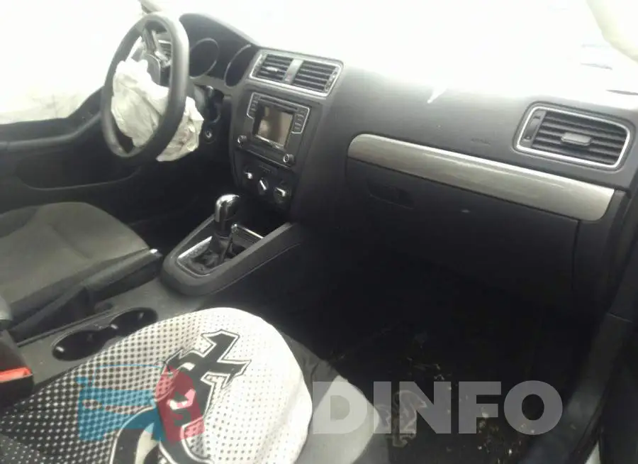 3VW2B7AJ5HM265893 Photo# 5