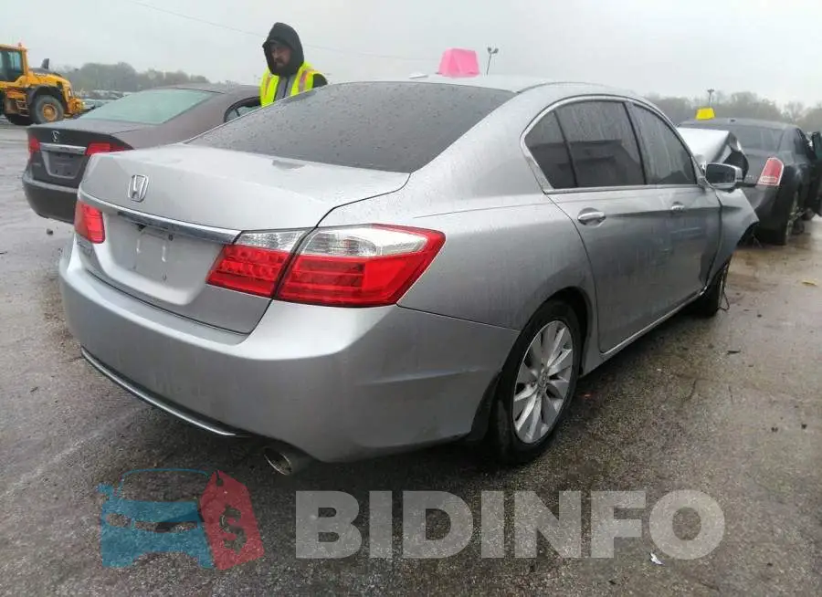 1HGCR2F82FA177021 Photo# 4