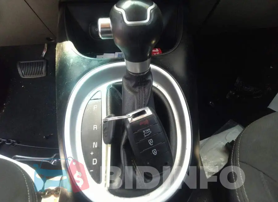 KNDJN2A2XF7807921 Photo# 11
