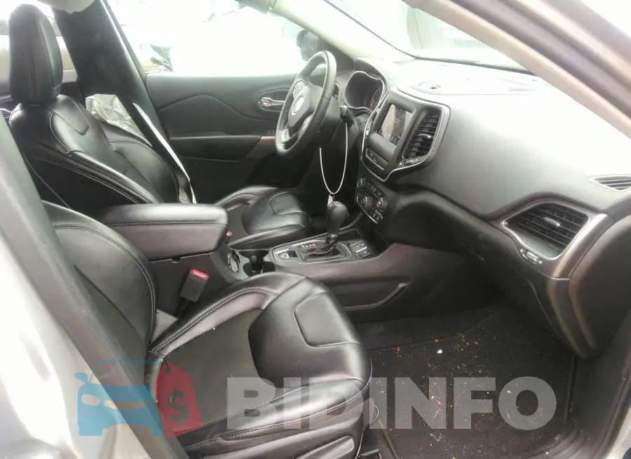 1C4PJLLB2KD470102 Photo# 5