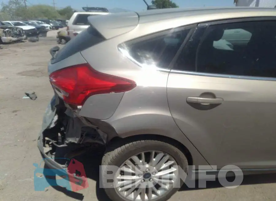1FADP3N27FL324729 Photo# 6