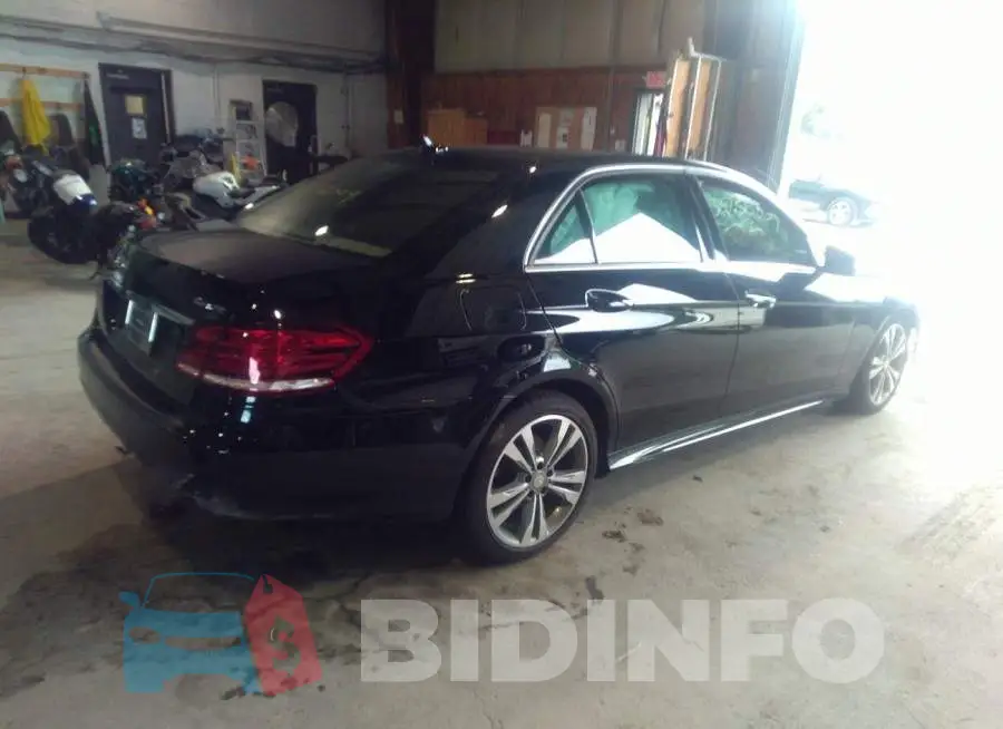 WDDHF8JB3FB157685 Photo# 4