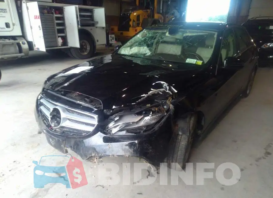 WDDHF8JB3FB157685 Photo# 6