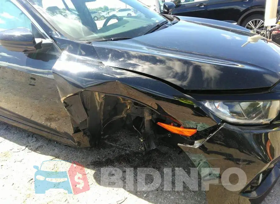19XFC2F82KE031528 Photo# 6
