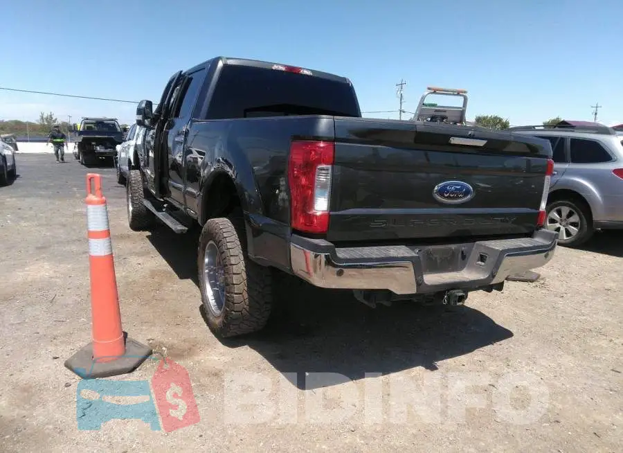 1FT7W2BT3JEC79917 Photo# 3