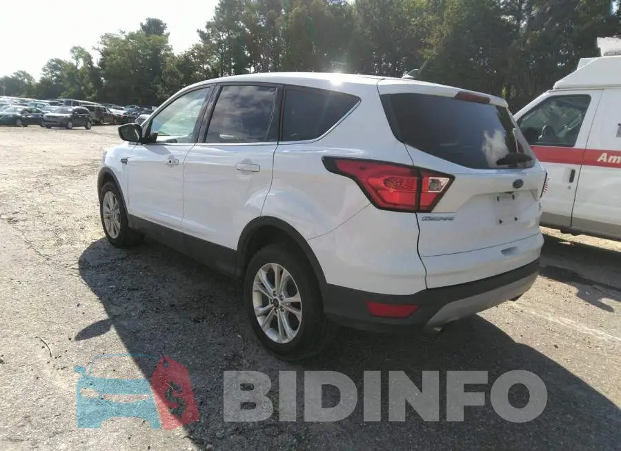 1FMCU9GD6KUB21749 Photo# 3