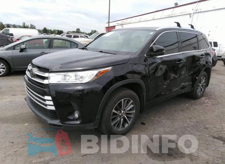 5TDJZRFH8JS562447 Photo# 2