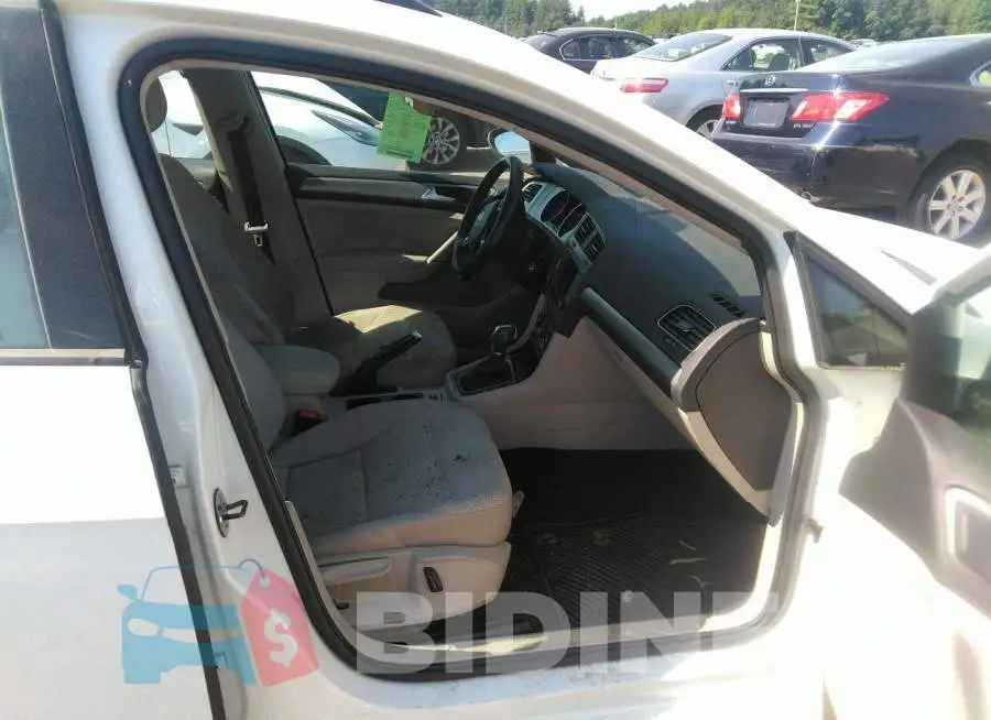 3VW017AU5HM511524 Photo# 5