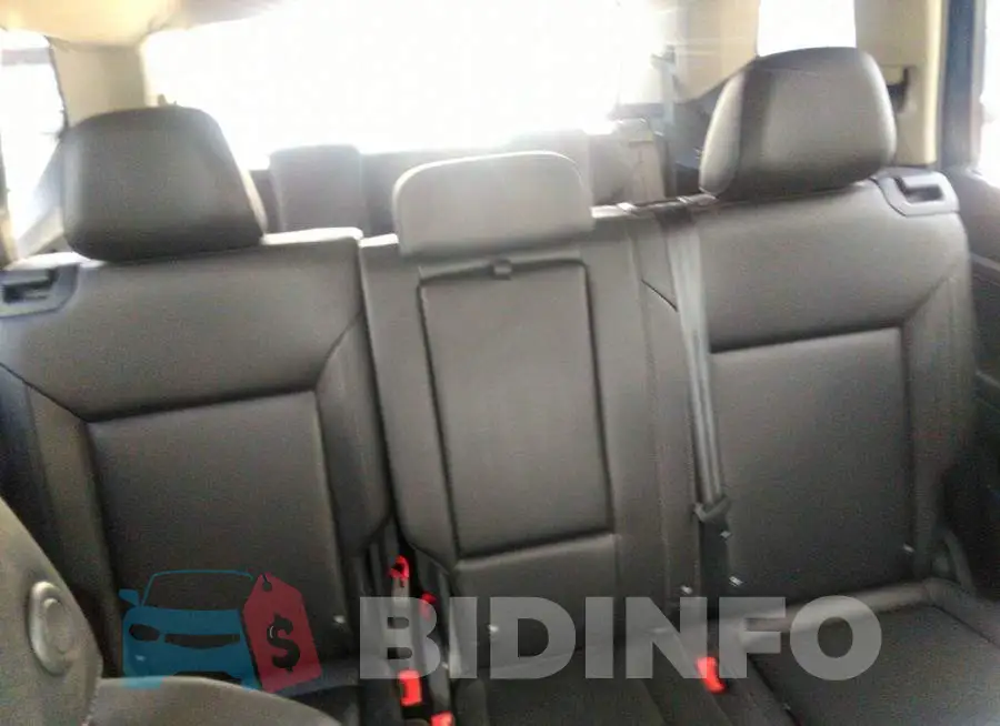 1V2LR2CA1JC560868 Photo# 8