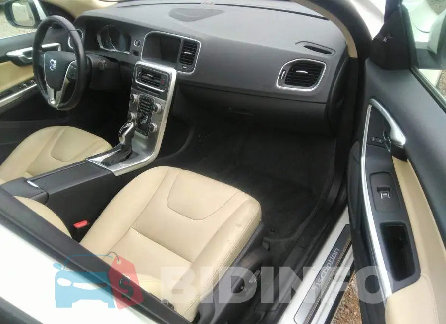 LYV402HK9HB135186 Photo# 5