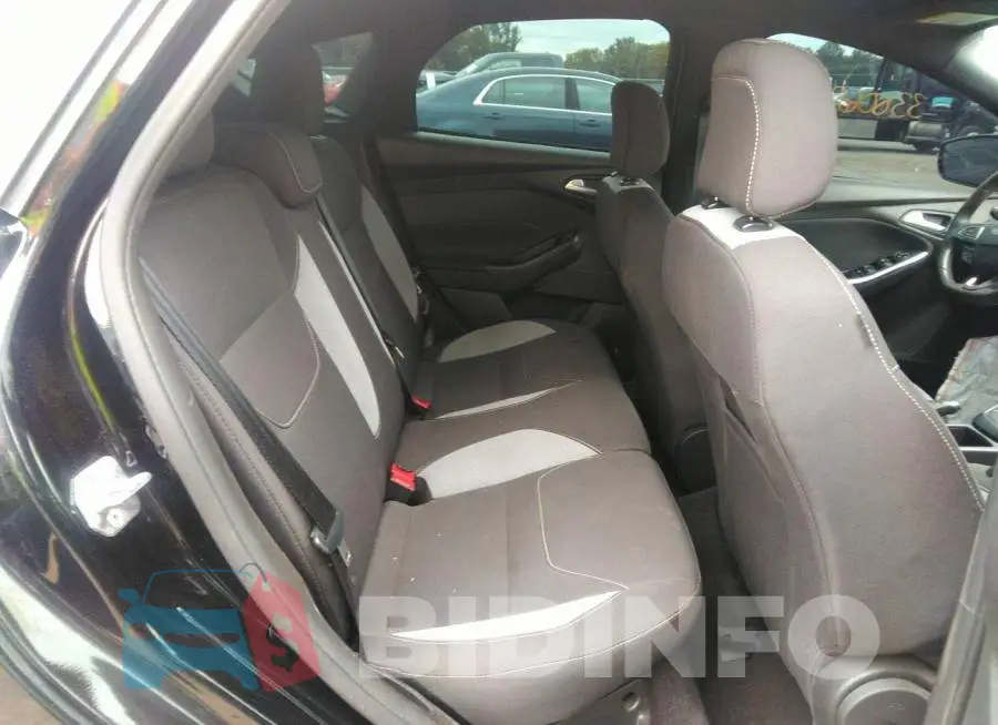 1FADP3L99JL320402 Photo# 8
